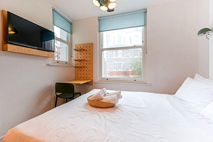 Studio To Rent In Philbeach Gardens, Earls Court, London, SW5