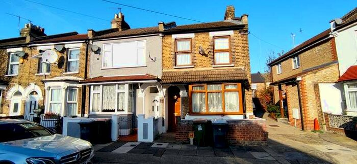 2 Bedroom End Of Terrace House To Rent In Hollybush Street, Plaistow, E13