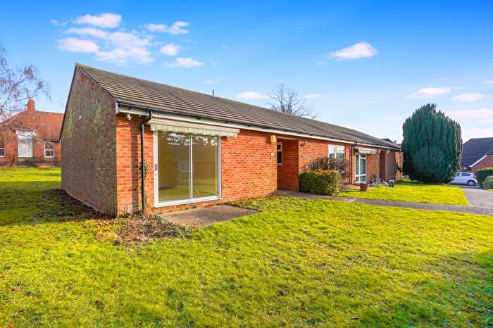 1 Bedroom Bungalow For Sale In Gorringe Avenue, South Darenth, Dartford, DA4