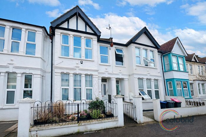 2 Bedroom Flat For Sale In Burdett Avenue, Westcliff-On-Sea, SS0