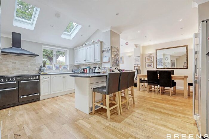 5 Bedroom Semi-detached House For Sale In Heron Mead, Enfield, EN3