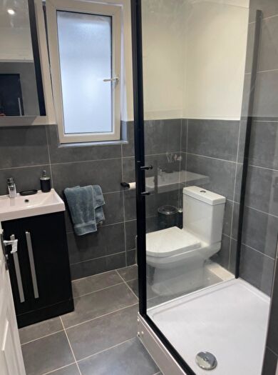 6 Bedroom Terraced House To Rent In St. Helens Avenue, Brynmill, SA1