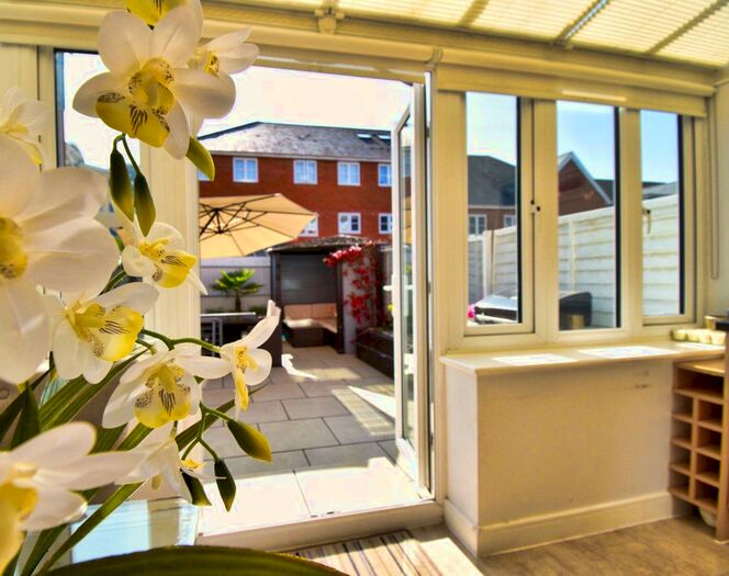 4 Bedroom House To Rent In Gumbrell Mews, Redhill, RH1