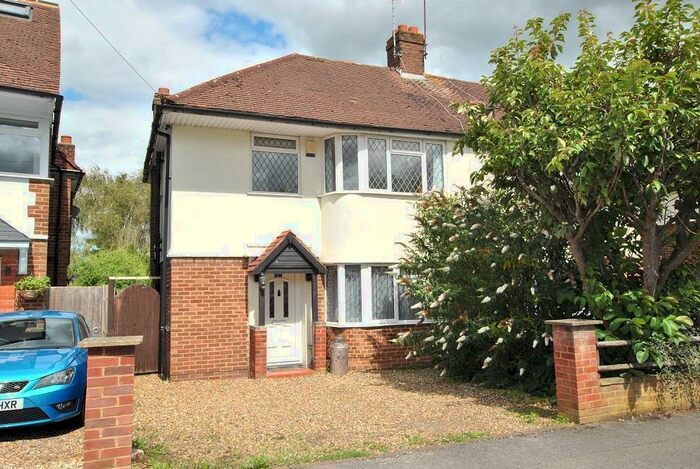 3 Bedroom Semi-Detached House To Rent In Mayfield Drive, Caversham, Reading, RG4