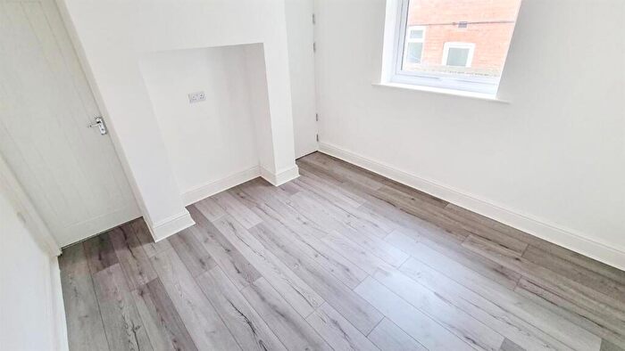 1 Bedroom Apartment To Rent In Bingham Road, Carrington, Nottingham, NG5