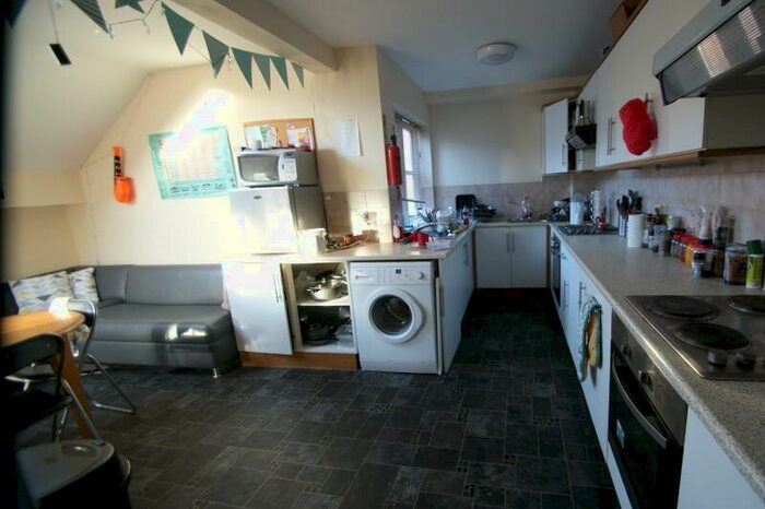 8 Bedroom Semi-Detached House To Rent In Ebberston Terrace, Hyde Park, Leeds, LS6