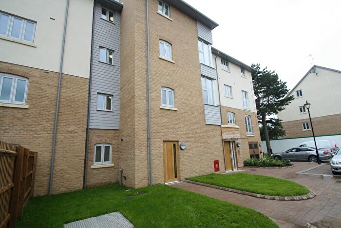 2 Bedroom Flat To Rent In New Mossford Way, Ilford, London, IG6