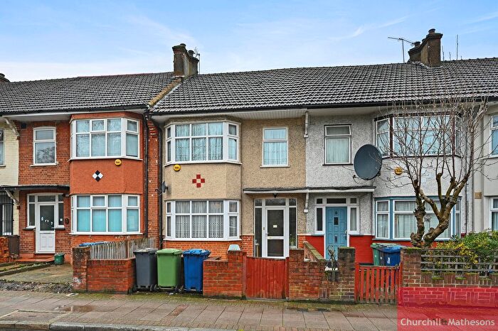 3 Bedroom Terraced House For Sale In North Acton Road, London, NW10