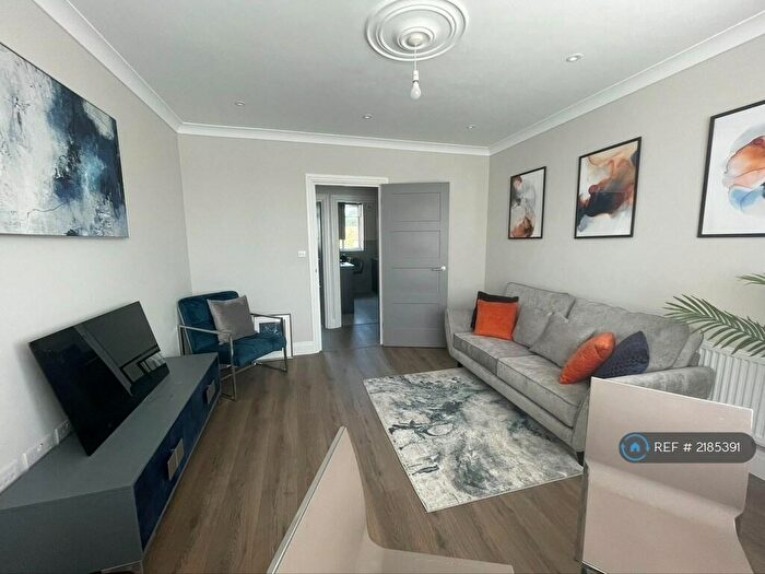 3 Bedroom Flat To Rent In Selhurst New Court, London, SE25