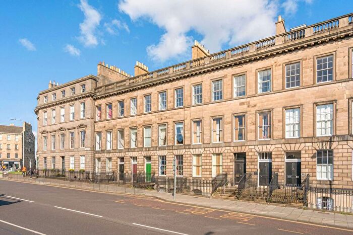 2 Bedroom Flat For Sale In A Leopold Place, Edinburgh, EH7