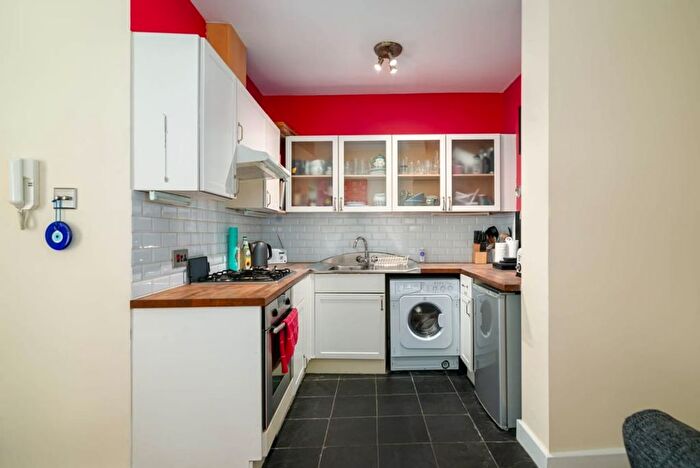2 Bedroom Flat To Rent In B John Ruskin Street, London Pq, Uk, London, SE5
