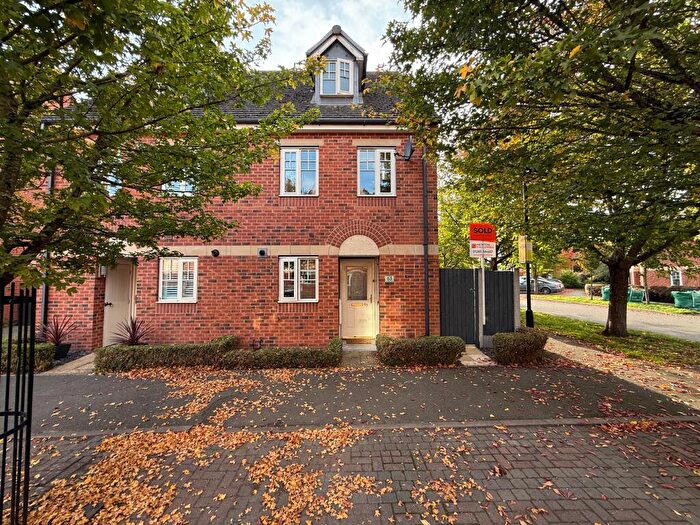 3 Bedroom Town House To Rent In Caroline Court, Burton-On-Trent, DE14