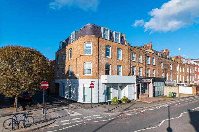 2 Bedroom Flat To Rent In New Kings Road, London, SW6