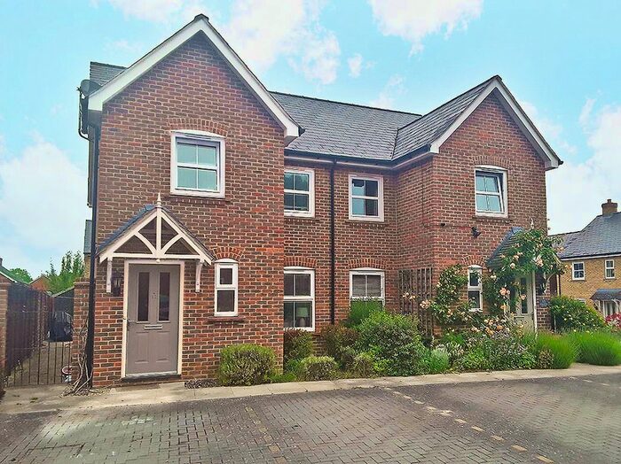 3 Bedroom Semi-Detached House To Rent In Brockham Grange, Sherfield-On-Loddon, Hook, RG27