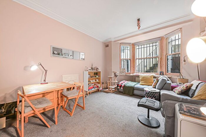 1 Bedroom Maisonette For Sale In Gwendwr Road, London, W14