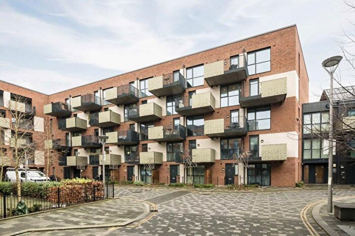 2 Bedroom Flat To Rent In Danson Mews, Walworth, SE17