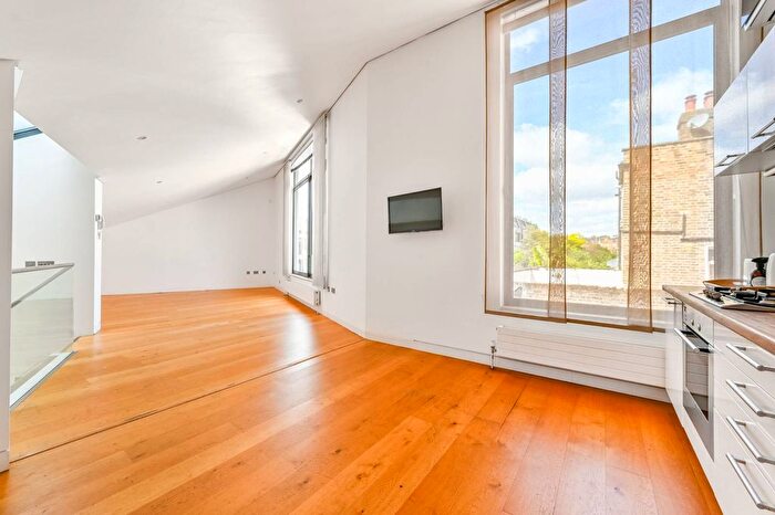 2 Bedroom Mews To Rent In Shirland Mews, Maida Vale, London, W9