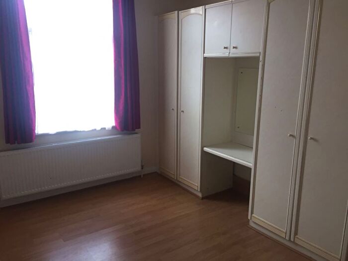 2 Bedroom Flat To Rent In Frognal Avenue, Harrow, Greater London, HA1