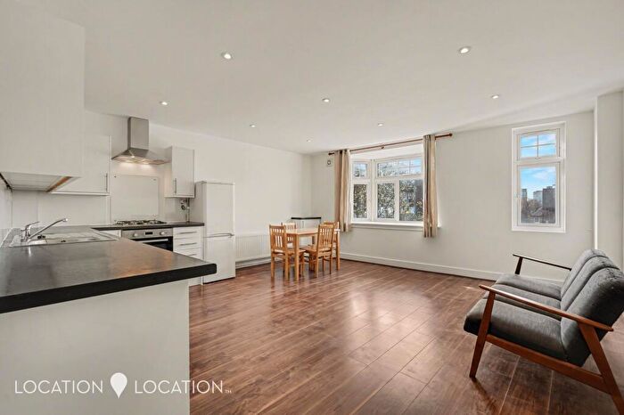 2 Bedroom Flat To Rent In Stamford Hill, London, N16