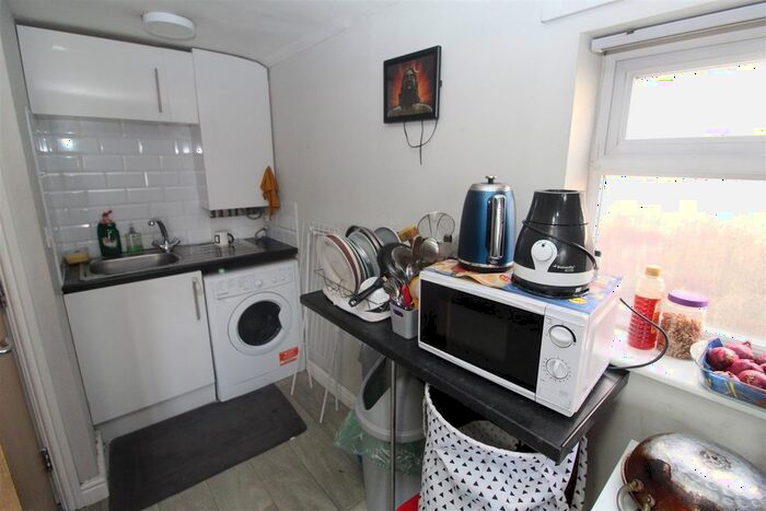3 Bedroom Property To Rent In Lower Cathedral Road, Cardiff, CF11