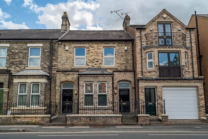 2 Bedroom Property For Sale In Barbican Road, York, YO10