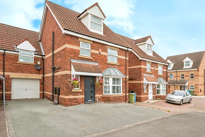4 Bedroom Town House For Sale In Buckingham Court, Harworth, Doncaster, DN11