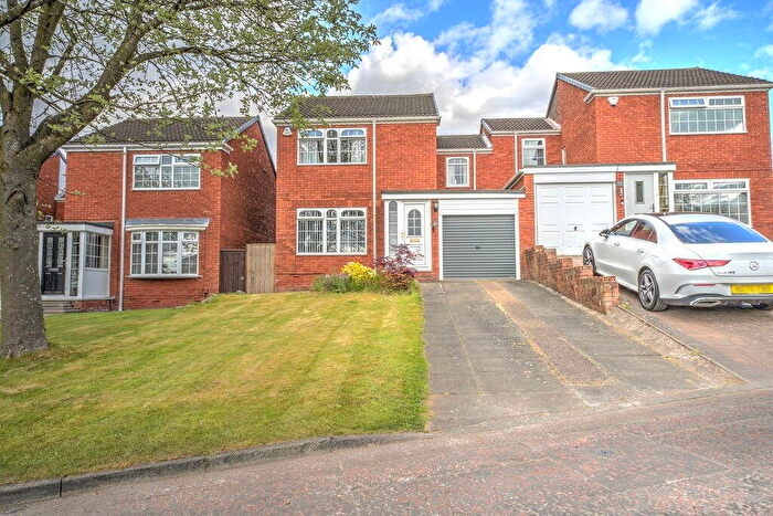 3 Bedroom Semi-Detached House For Sale In Alnwick Close, Fellside Park, Whickham, NE16