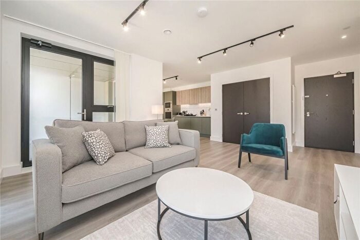 1 Bedroom Flat To Rent In Scrubs Lane, North Kensington, NW10