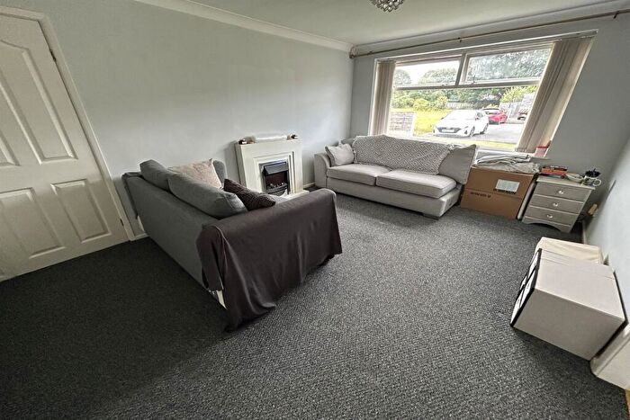2 Bedroom Apartment To Rent In Stapleford Close, Sale, M33