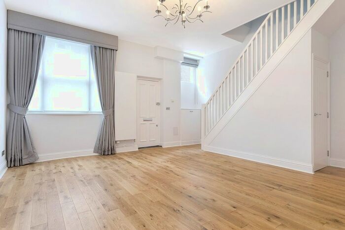 2 Bedroom Mews To Rent In Egerton Gardens Mews, Knightsbridge, London, SW3