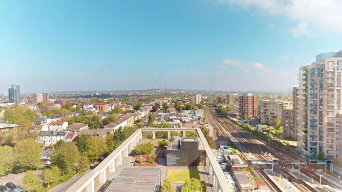 2 Bedroom Apartment For Sale In Caithness Walk, Croydon, London, CR0