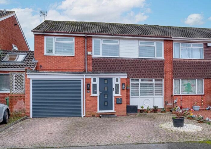 3 Bedroom Semi-Detached House For Sale In Kenchester Close, Redditch, B98