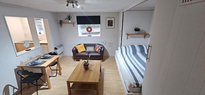 Studio To Rent In Headingley Lane, Leeds, West Yorkshire, LS6