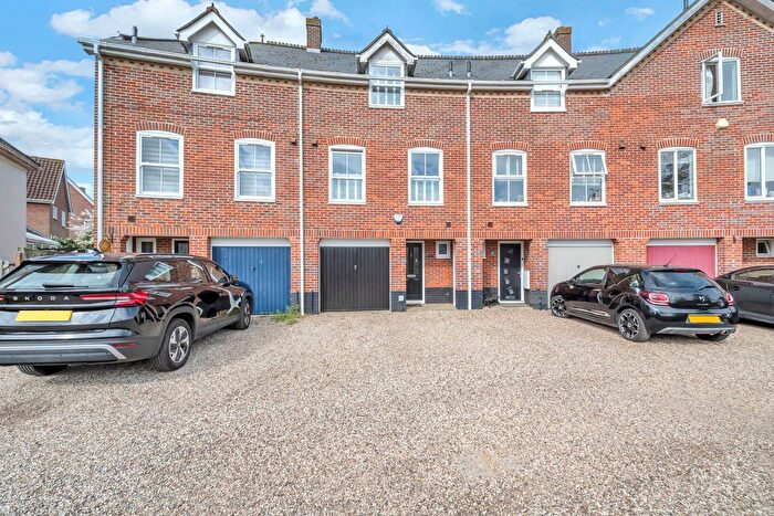4 Bedroom Town House For Sale In Snowdrop Close, Bury St. Edmunds, IP32
