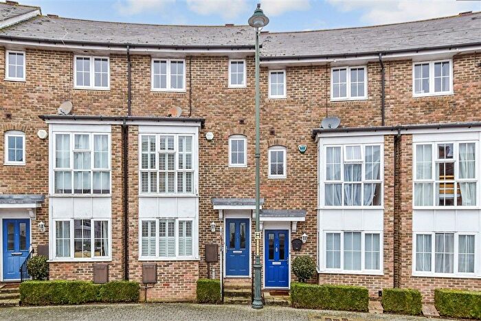 3 Bedroom Town House For Sale In Fortune Way, Kings Hill, West Malling, Kent, ME19