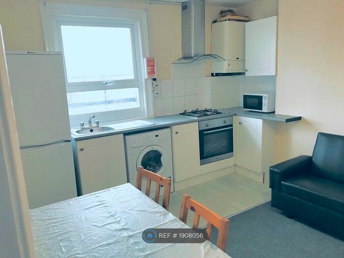2 Bedroom Flat To Rent In Russell Street, Reading, RG1