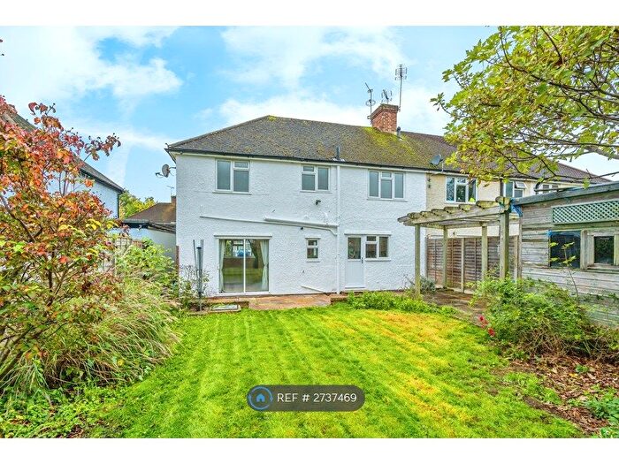 4 Bedroom Semi-Detached House To Rent In Shakespeare Road, Addlestone, KT15