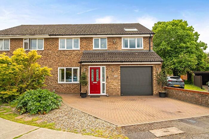 4 Bedroom Semi-detached House For Sale In St Andrews Close, Abingdon, OX14