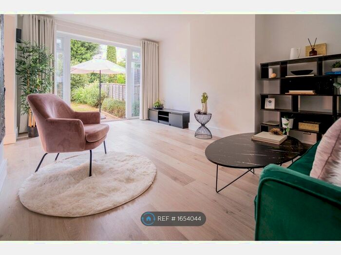 2 Bedroom Maisonette To Rent In Tolcarne And Green, Pinner, HA5