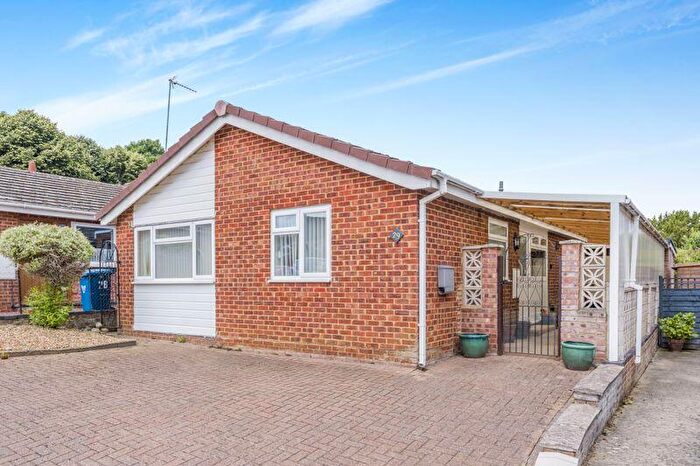 2 Bedroom Detached Bungalow For Sale In Meadow View, Banbury - No Onward Chain, OX16