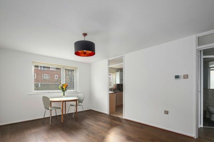2 Bedroom Flat To Rent In Regency Court, Park Close, London, E9