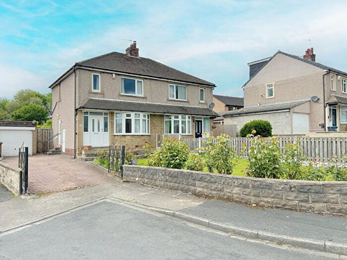 3 Bedroom Semi-Detached House For Sale In Furnace Grove, Low Moor, Bradford, BD12