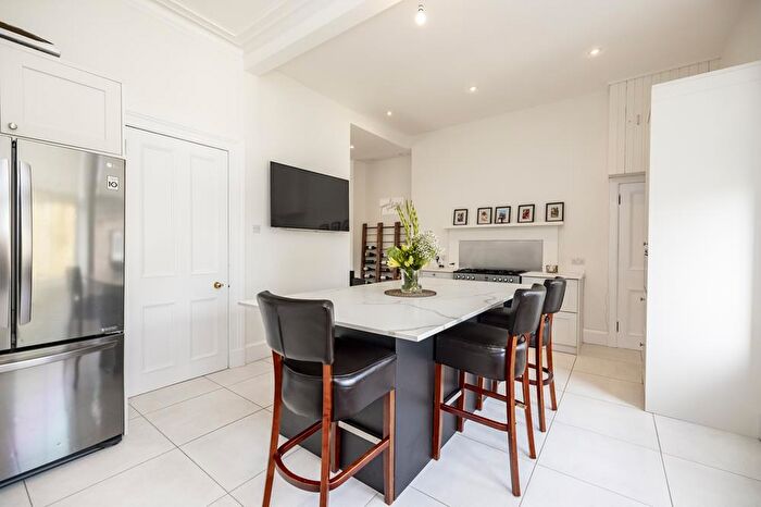4 Bedroom Flat To Rent In Hartington Road, Upper Flat, AB10