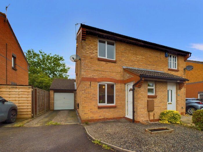 2 Bedroom Semi-Detached House To Rent In Weavers Close, Loughborough, LE11