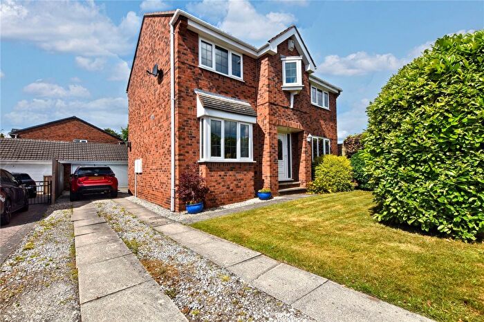 4 Bedroom Detached House For Sale In Arthington Close, Tingley, Wakefield, West Yorkshire, WF3