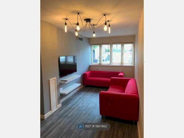 4 Bedroom Semi-Detached House To Rent In Radcliffe Mount, Nottingham, NG2