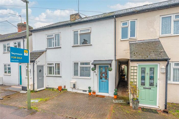 2 Bedroom House For Sale In Alexandra Road, Addlestone, Surrey, KT15