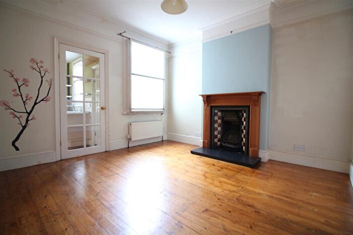 1 Bedroom Flat To Rent In Staines Road, Feltham, TW14