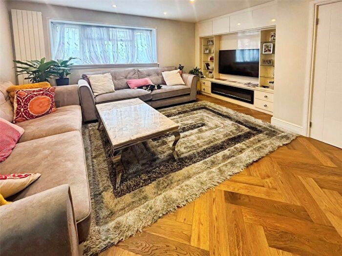 3 Bedroom Maisonette To Rent In Midsummer Avenue, Hounslowl, TW4