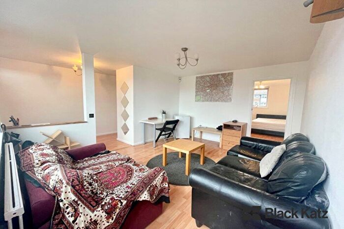 3 Bedroom Flat To Rent In Amina Way, Bermondsey, SE16